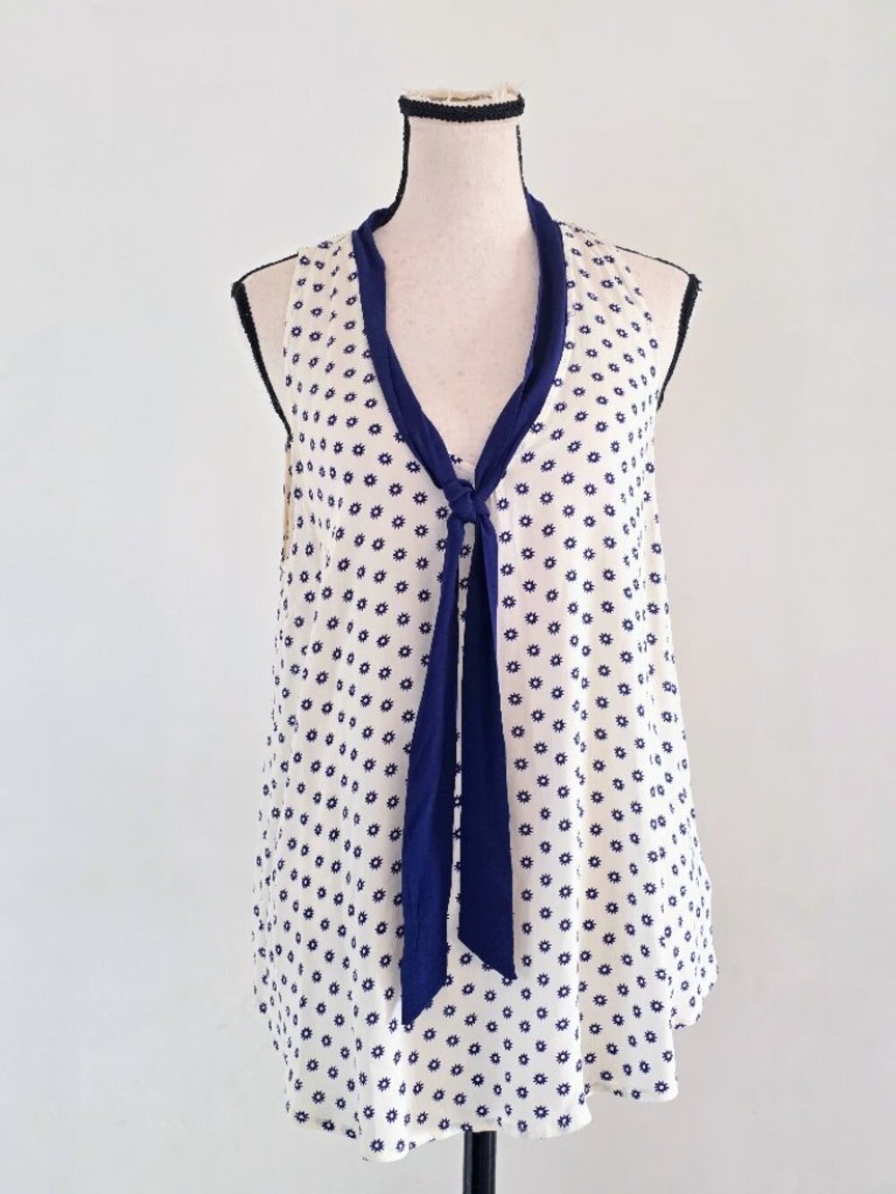 Anthropologie Maeve Madison Floral Tie Neck Blouse Cream Navy Size 8